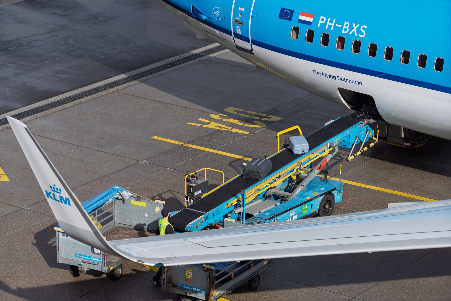 Luggage Tracking Anxiety Is Now a Clinical Thing: Why AirTags Have Turned Every Flight Into a Surveillance Operation
