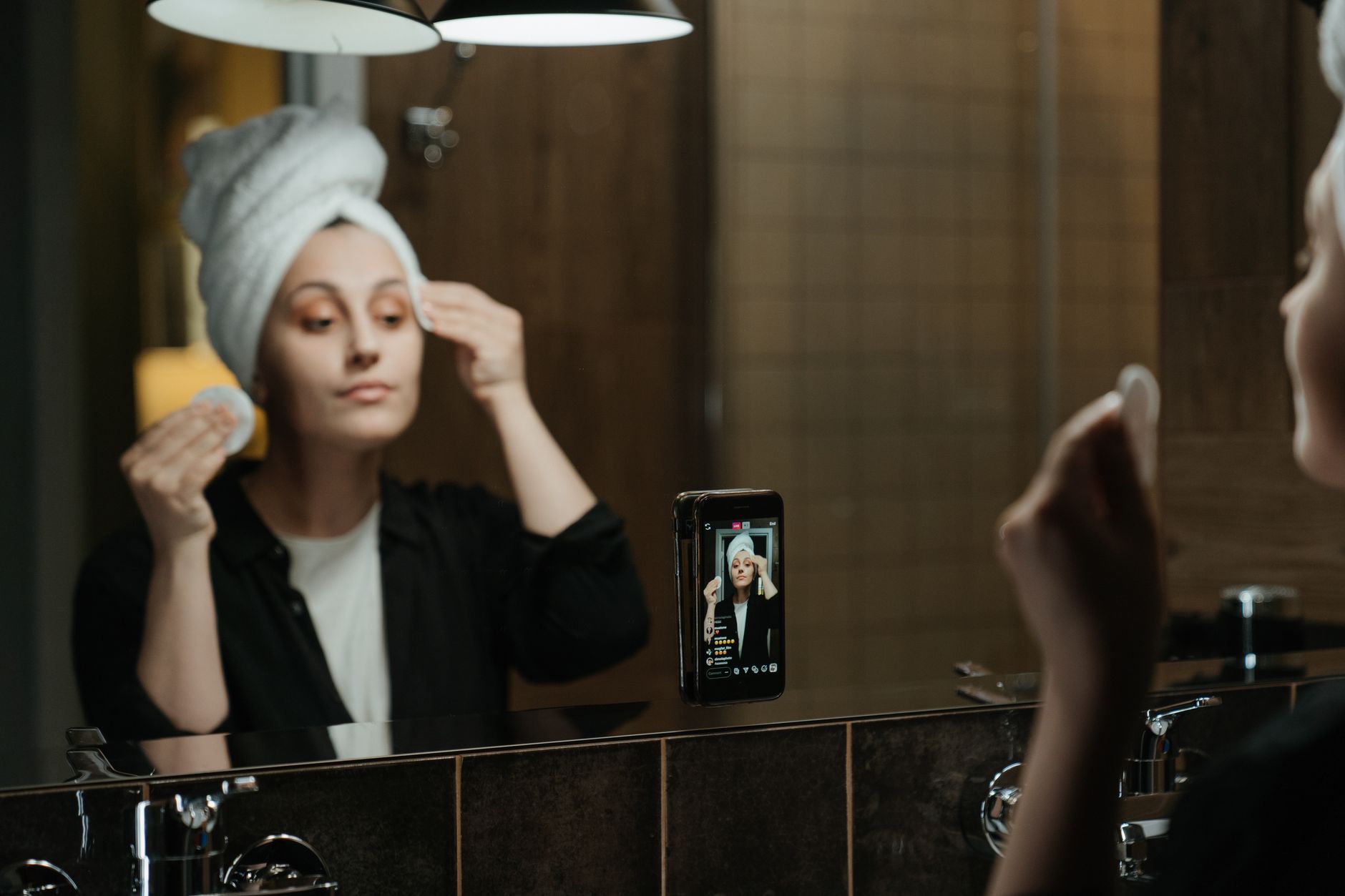 The Return of Visible Makeup Removal: Why Bare-Faced Content Now Outperforms Tutorials