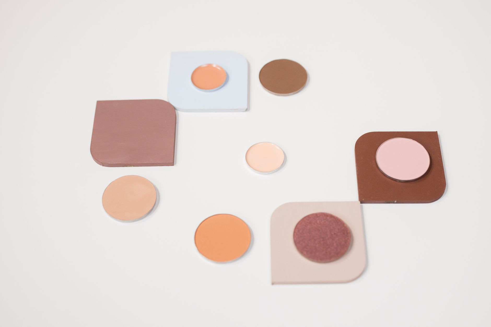 Bronzed Lids as Blush, Contour, and Eyeshadow: The One-Product Uniformity Taking Over