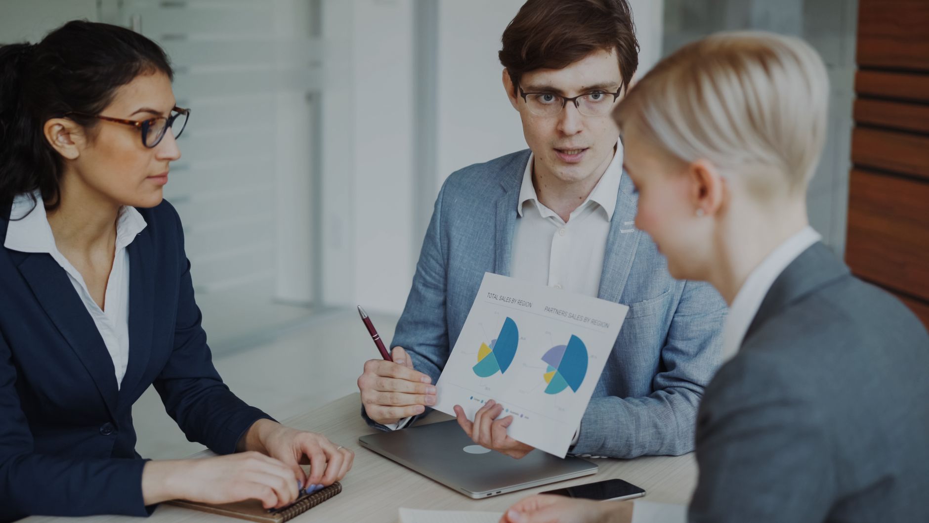 The Referral Economy Is Breaking: Why Employees Have Stopped Recommending Their Own Companies