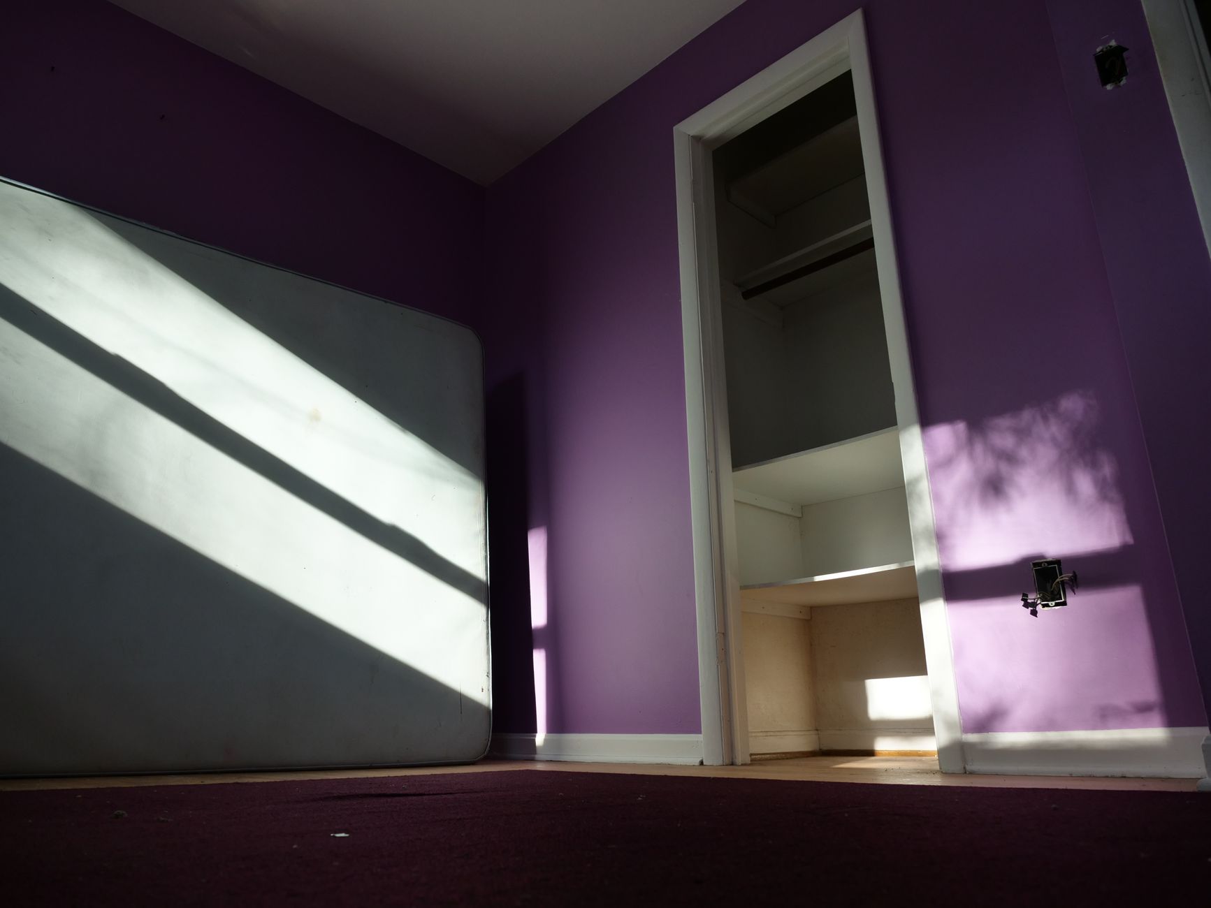 Baseboards Are Being Removed on Purpose—And It Costs More Than Installing Them