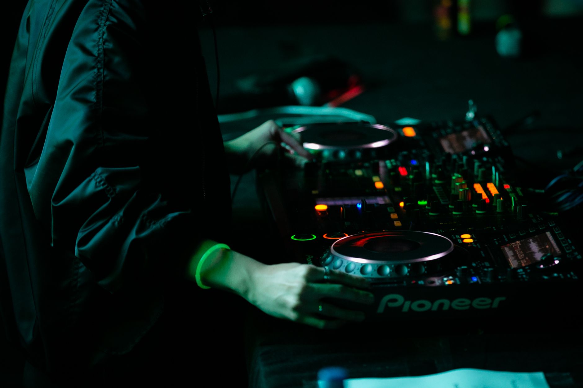Playlist Curators as Tastemakers: How Anonymous Spotify Editors Replaced Radio DJs and Music Critics Without Anyone Noticing