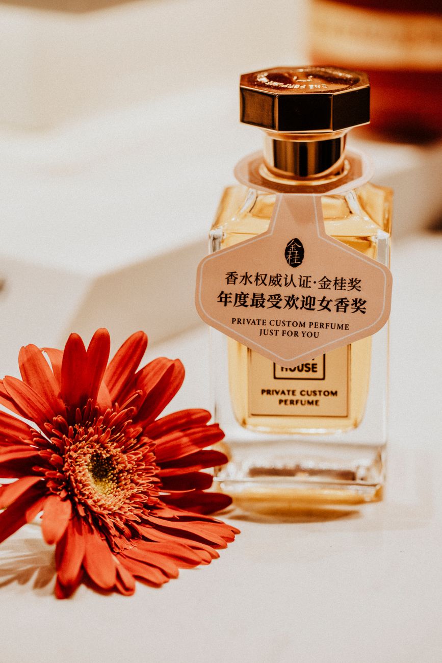 Perfume Layering or Just Wearing Too Much? The Fine Line No One Wants to Discuss